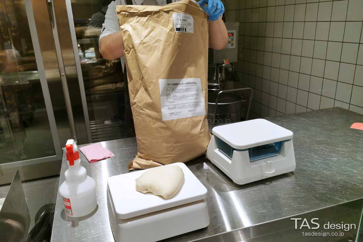 ピザ生地作成の工程が見れる「ドーシアター」