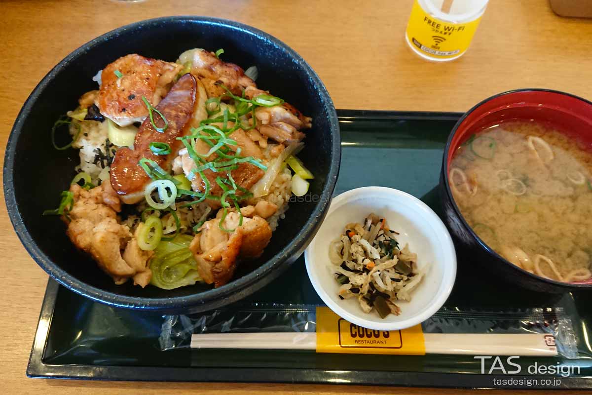 フォアグラ＆チキンステーキ丼（現在は販売終了）