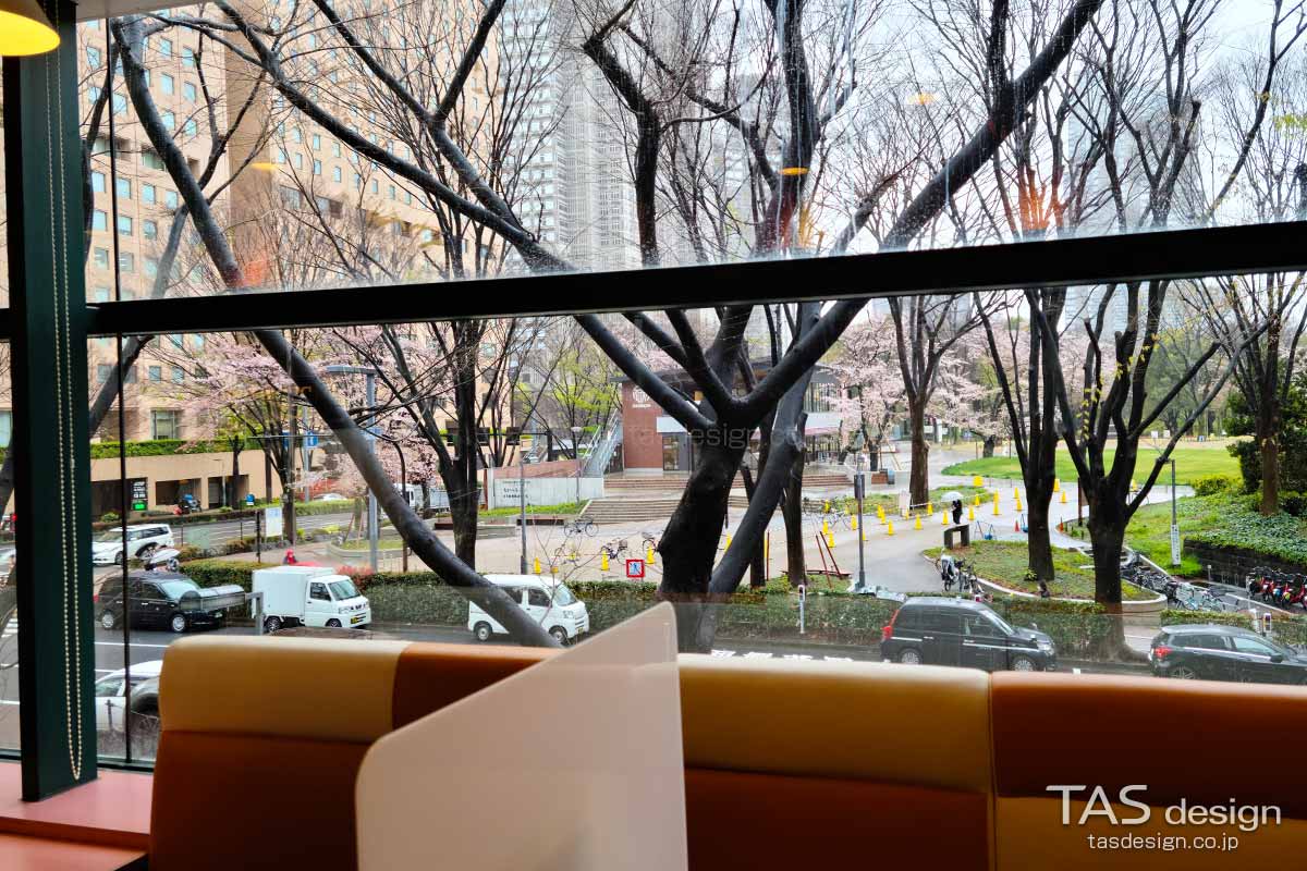 デニーズ 新宿中央公園店の外観