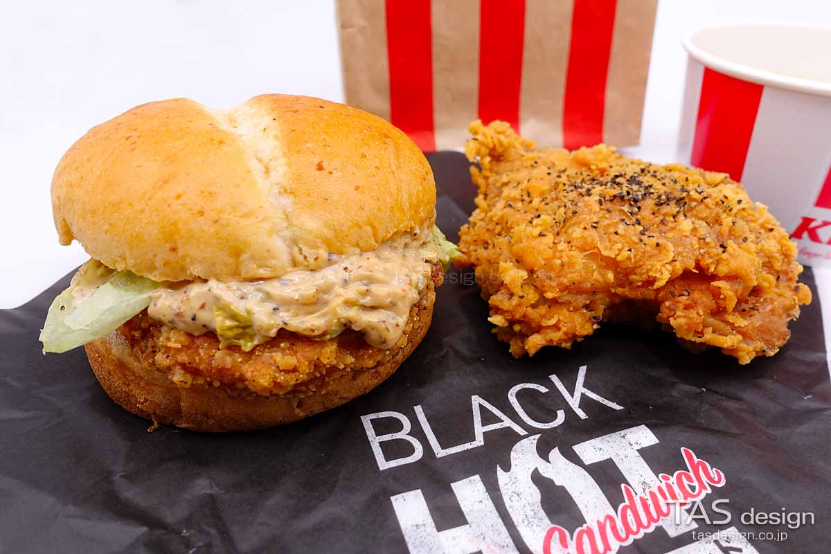 あとをひく旨さの『ブラックホットサンド』