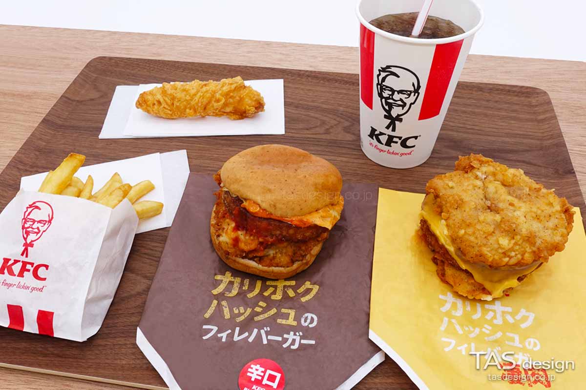 『カリホクハッシュのフィレバーガー辛口 セット』と『カリホクハッシュのフィレバーガー凄肉』、サイドメニューの『ポテトL』