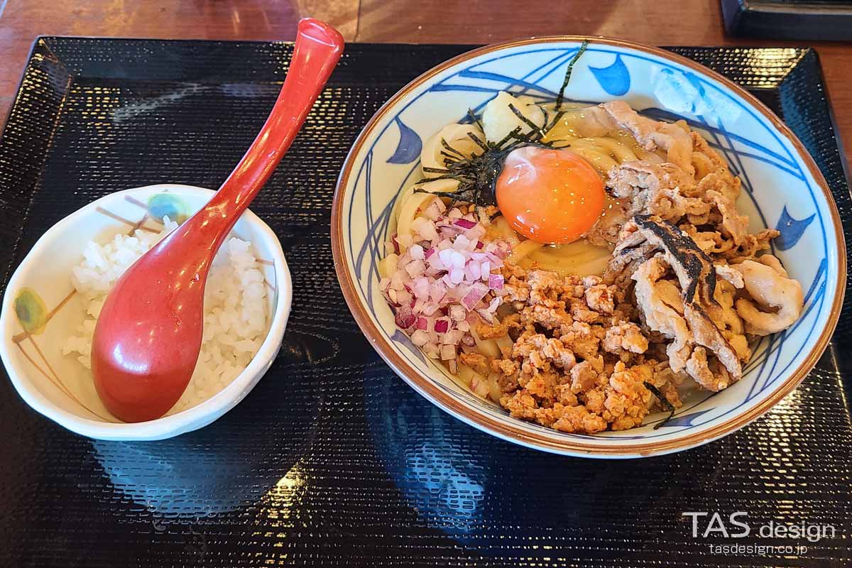 旨辛肉盛りまぜ玉うどん