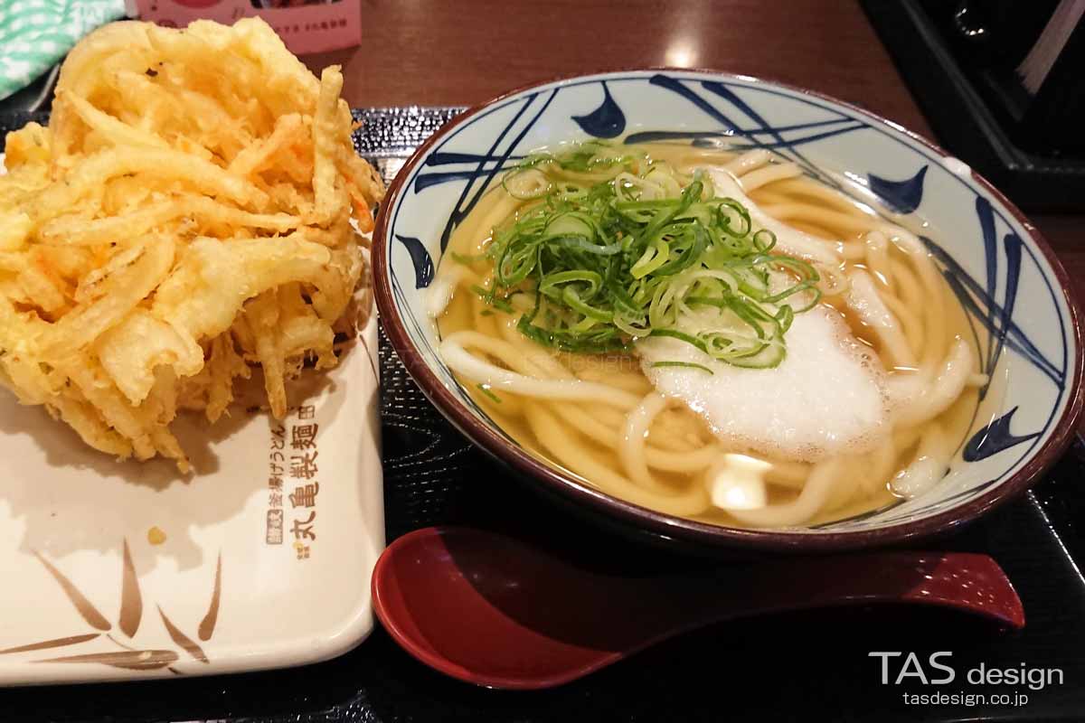 「とろろ醤油うどん」と「野菜かき揚げ」