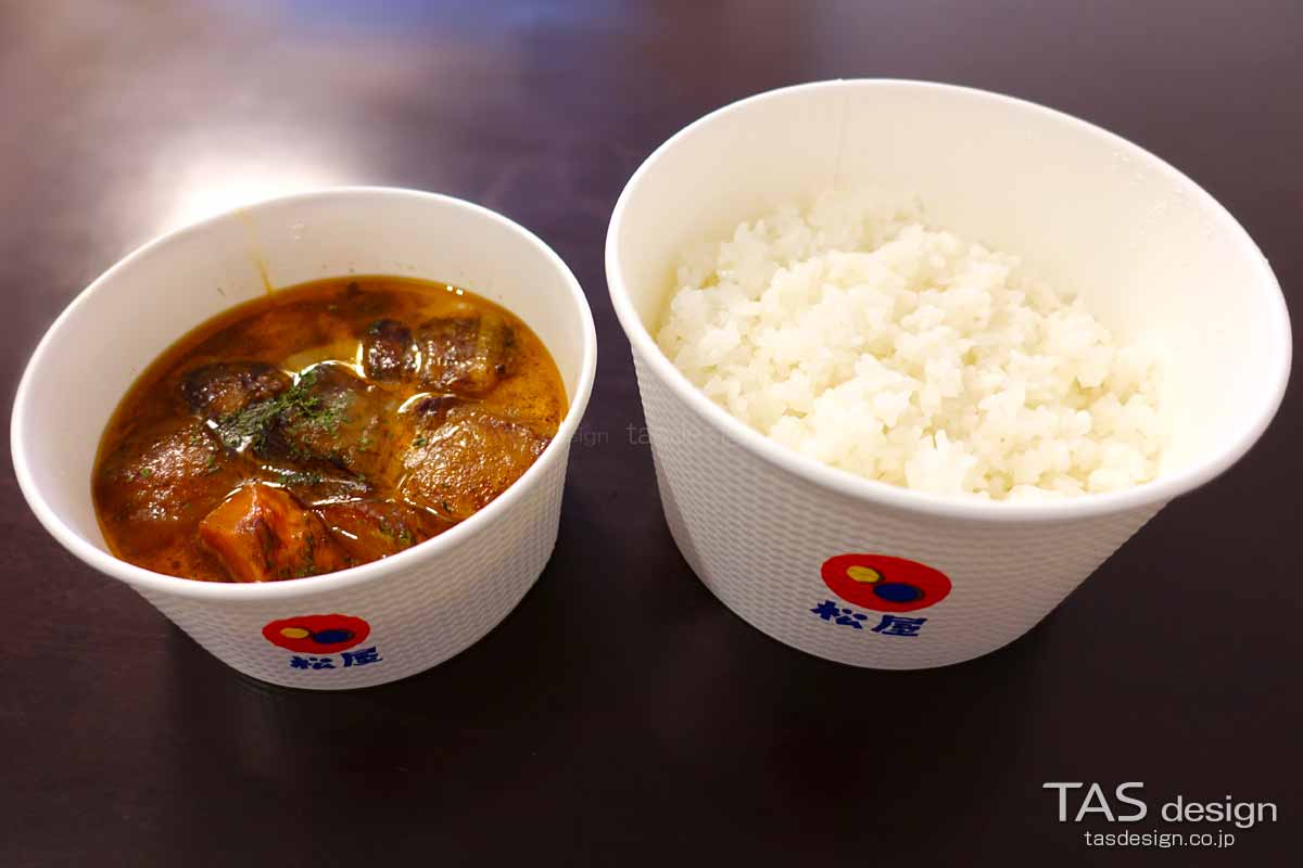 テイクアウトしたビーフシチュー定食