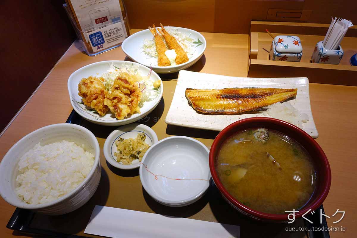 「貝汁としまほっけの定食」と「エビフライ」